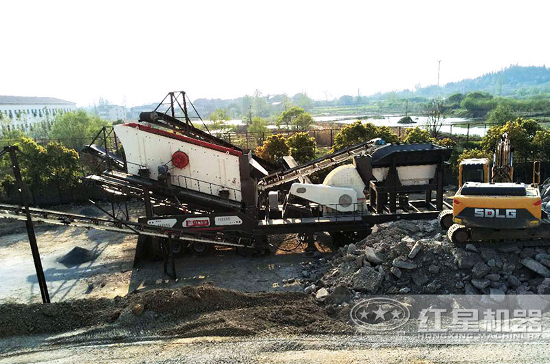 重錘式破碎機現(xiàn)場 重錘式破碎機現(xiàn)場